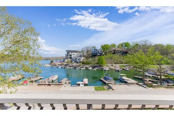Lake Quivira Neighborhood