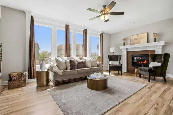 18447 W 154th TER, Olathe, KS 66062