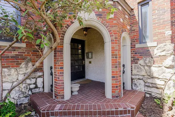 700 W 48th ST #202, Kansas City, MO 64112
