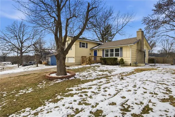 8814 Slater ST, Overland Park, KS 66212