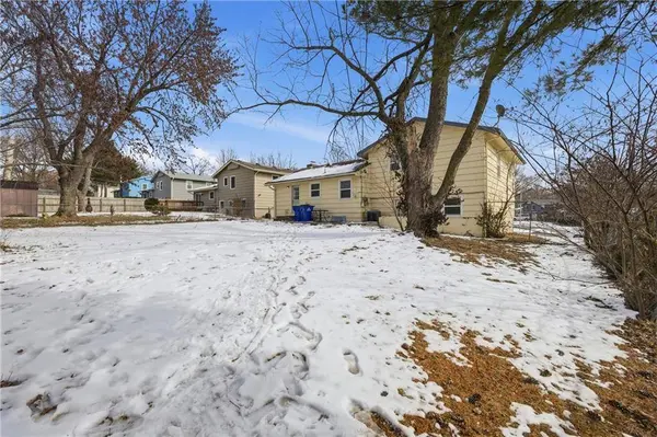 8814 Slater ST, Overland Park, KS 66212