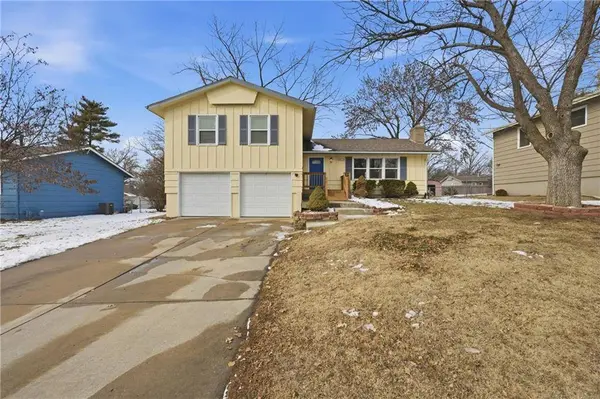 8814 Slater ST, Overland Park, KS 66212