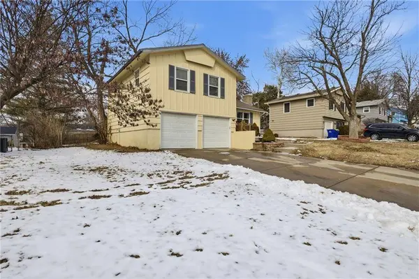8814 Slater ST, Overland Park, KS 66212