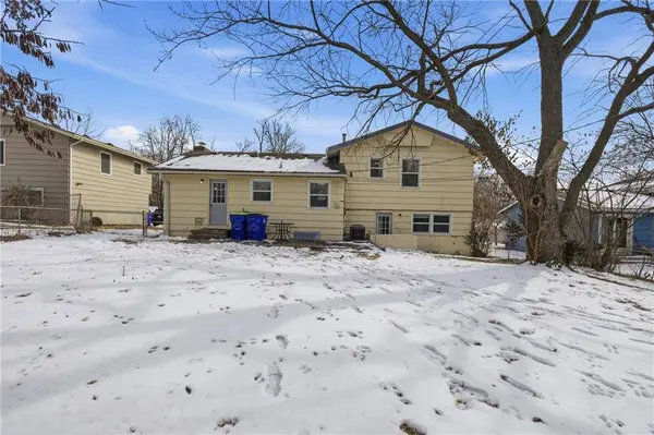 8814 Slater ST, Overland Park, KS 66212