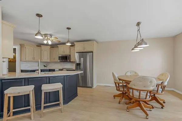 605 NW Silverstone CIR, Grain Valley, MO 64029