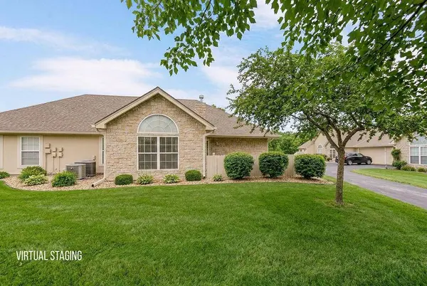 6160 NE Kensington DR, Lee's Summit, MO 64064