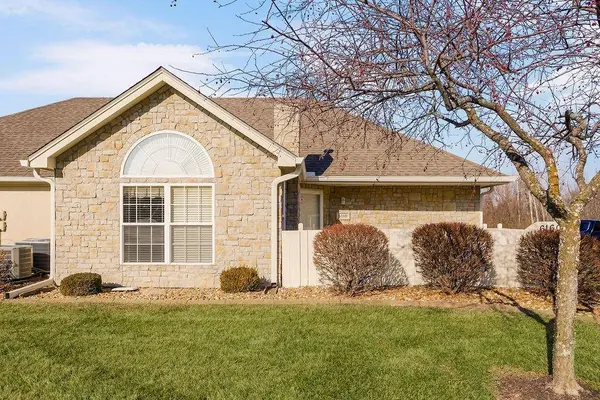 6160 NE Kensington DR, Lee's Summit, MO 64064