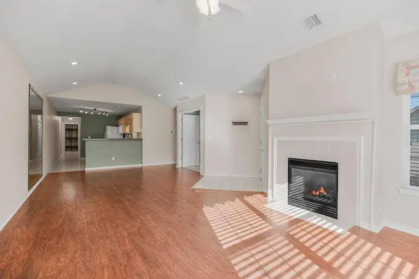 6160 NE Kensington DR, Lee's Summit, MO 64064
