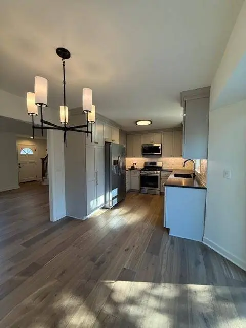 1707 NE Duchess DR, Lee's Summit, MO 64086