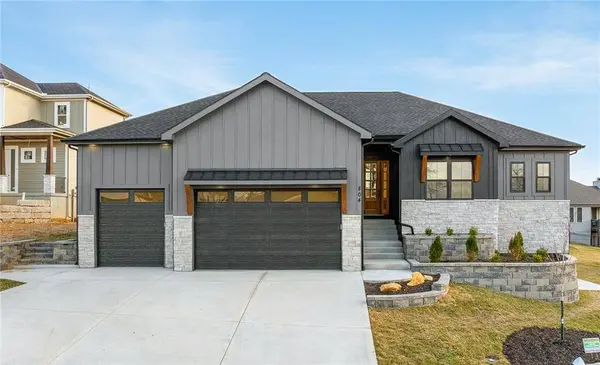 804 SE Pine CT, Blue Springs, MO 64014