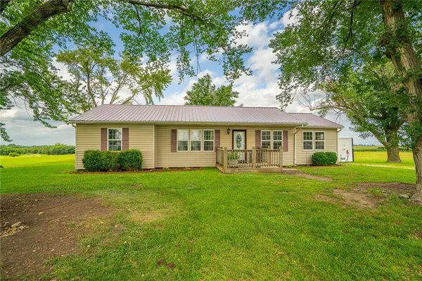 9012 NW State Route 52 HWY, Amoret, MO 64722