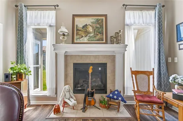 955 NW Maplewood CT, Grain Valley, MO 64029