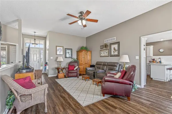 955 NW Maplewood CT, Grain Valley, MO 64029