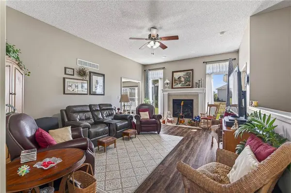 955 NW Maplewood CT, Grain Valley, MO 64029