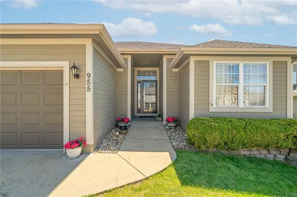 955 NW Maplewood CT, Grain Valley, MO 64029