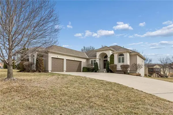 4481 SW Raintree Shore DR, Lee's Summit, MO 64082