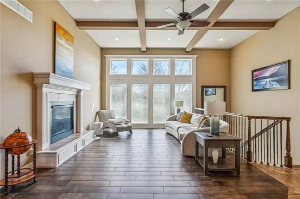 4481 SW Raintree Shore DR, Lee's Summit, MO 64082
