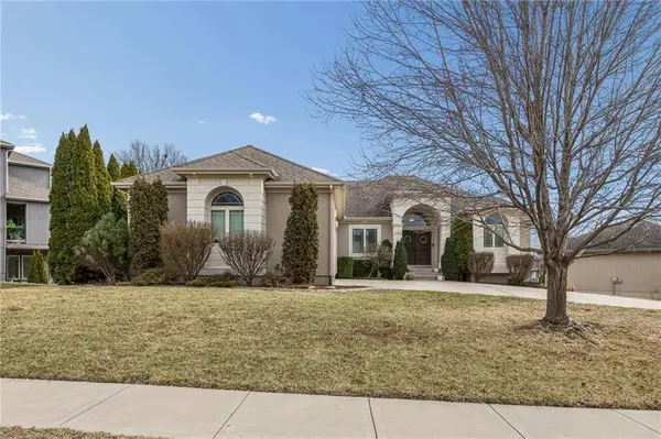 4481 SW Raintree Shore DR, Lee's Summit, MO 64082