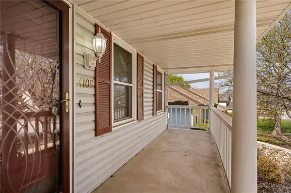 4108 Briarwood DR, Blue Springs, MO 64015