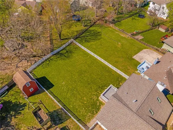 4108 Briarwood DR, Blue Springs, MO 64015