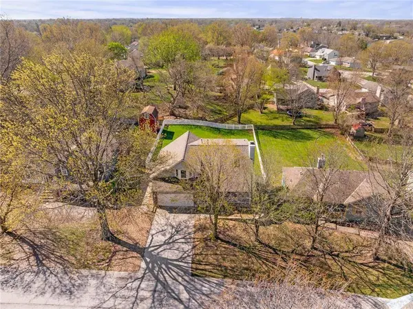 4108 Briarwood DR, Blue Springs, MO 64015
