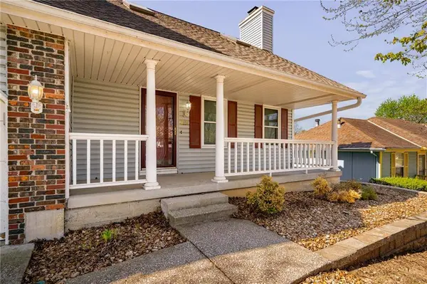 4108 Briarwood DR, Blue Springs, MO 64015
