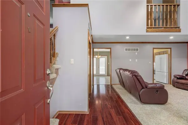 4108 Briarwood DR, Blue Springs, MO 64015