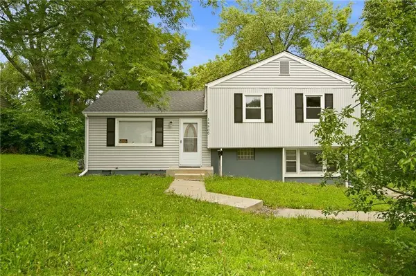 14900 Bellaire AVE, Grandview, MO 64030