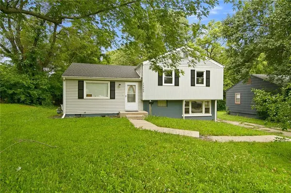 14900 Bellaire AVE, Grandview, MO 64030