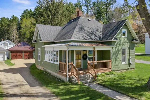 203 E Colvin Road, Wonewoc, WI 53968-0000