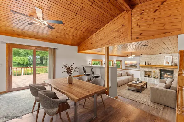 S6041 Oak Court, Baraboo, WI 53913-0000