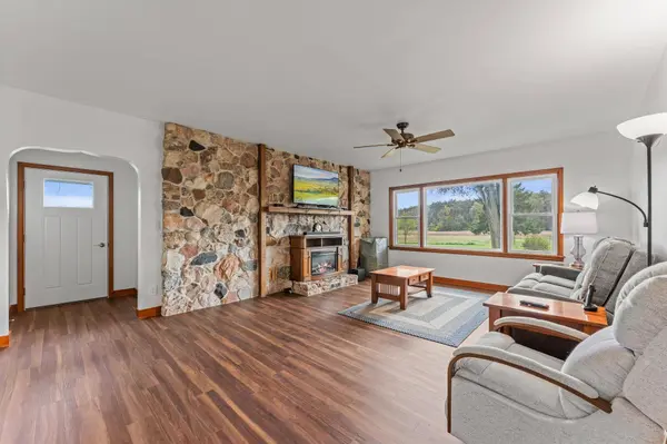 N9029 Fox River Road, Portage, WI 53901-0000
