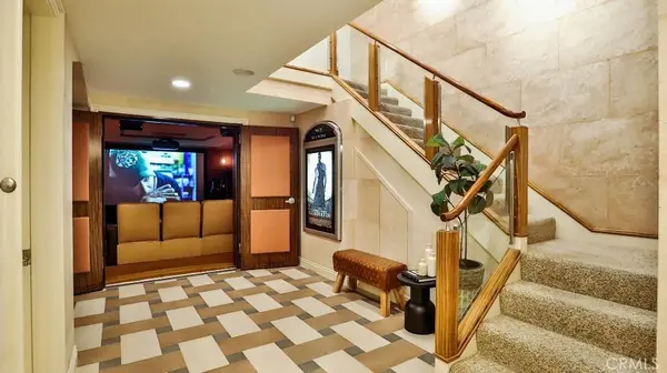 203 Frankfort AVE, Huntington Beach, CA 92648