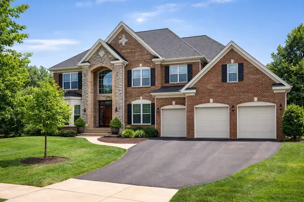 Upper Marlboro newer construction 2 story home with a 3 car garage