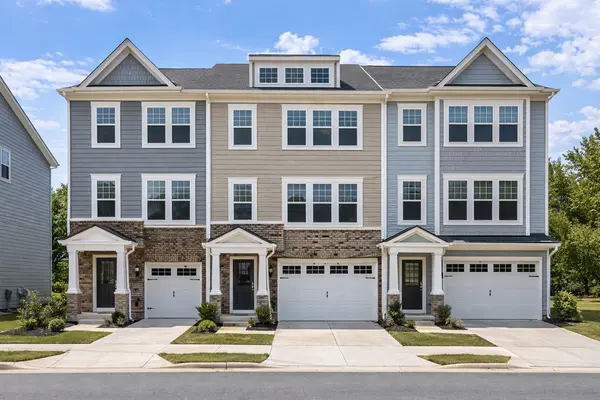 Newer Manassas VA townhomes with attached garages