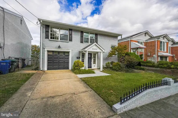 2425 SKYLAND PL SE, Washington, DC 20020