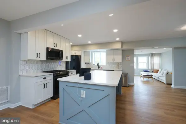 2425 SKYLAND PL SE, Washington, DC 20020
