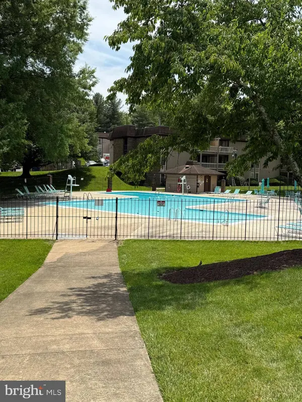 5808 ROYAL RIDGE DR #J, Springfield, VA 22152