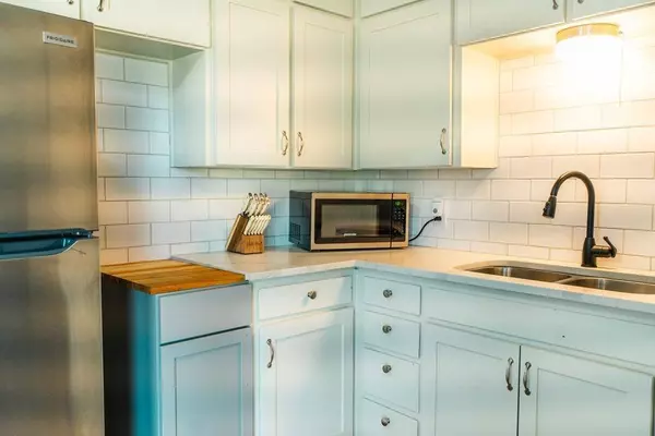 401 Woodcrest Dr, Midland, TX 79703