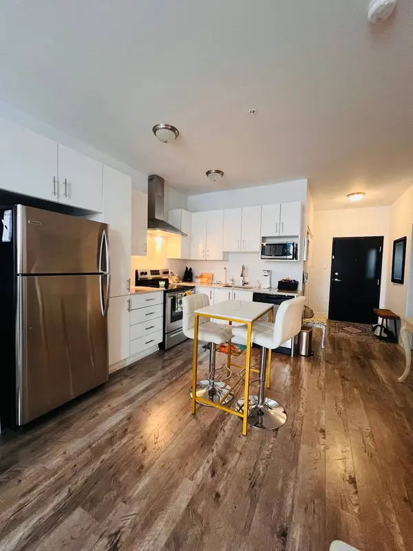 1820 Rue Victoria #102, Montréal (lachine), QC H8S3S2