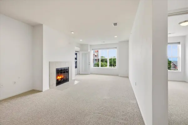 3872 S Lake 301 Dr S, Saint Francis, WI 53235