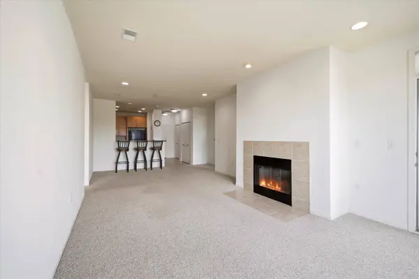 3872 S Lake 301 Dr S, Saint Francis, WI 53235