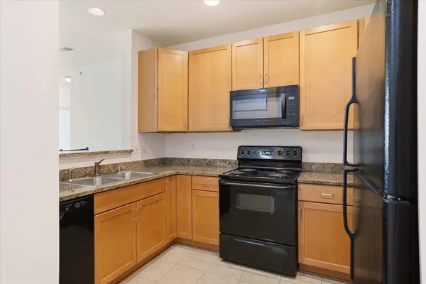 3872 S Lake 301 Dr S, Saint Francis, WI 53235
