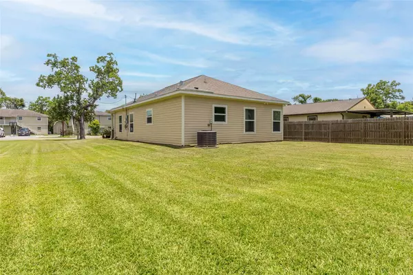 1708 Rosalee ST, La Marque, TX 77568