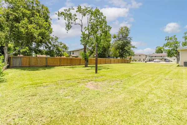 1708 Rosalee ST, La Marque, TX 77568