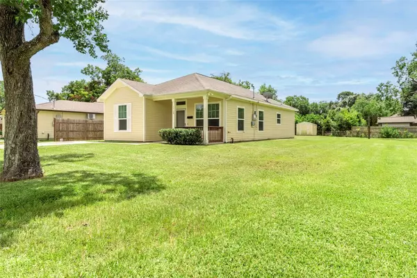 1708 Rosalee ST, La Marque, TX 77568