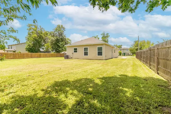 1708 Rosalee ST, La Marque, TX 77568