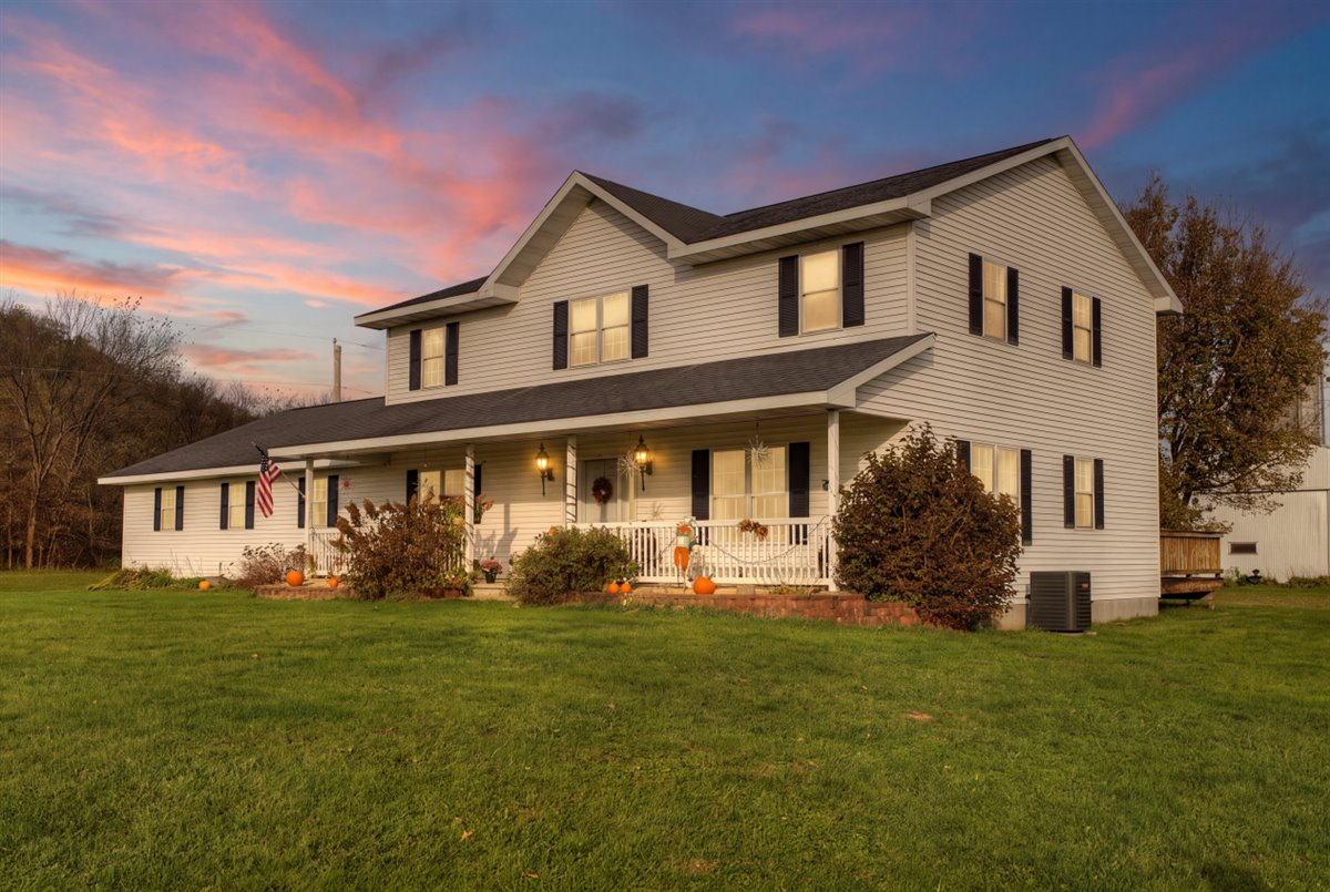 N1590 Lovell St, Melrose, WI 54642-8276