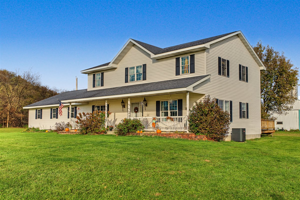 N1590 Lovell St, Melrose, WI 54642-8276