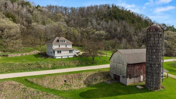 51888 Johnstown Rd, Utica, WI 54655